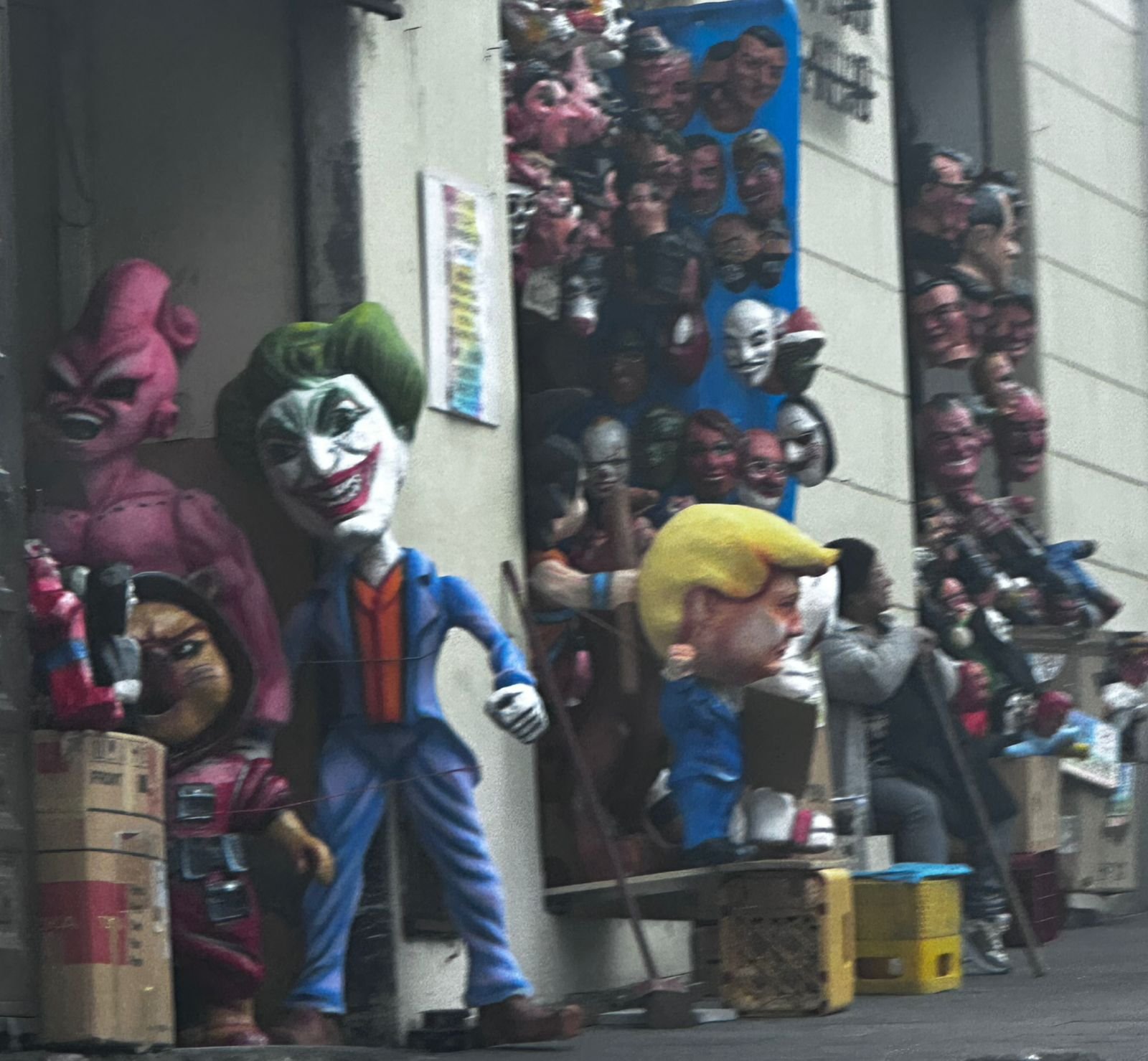 Mil caras en la vereda 🎭